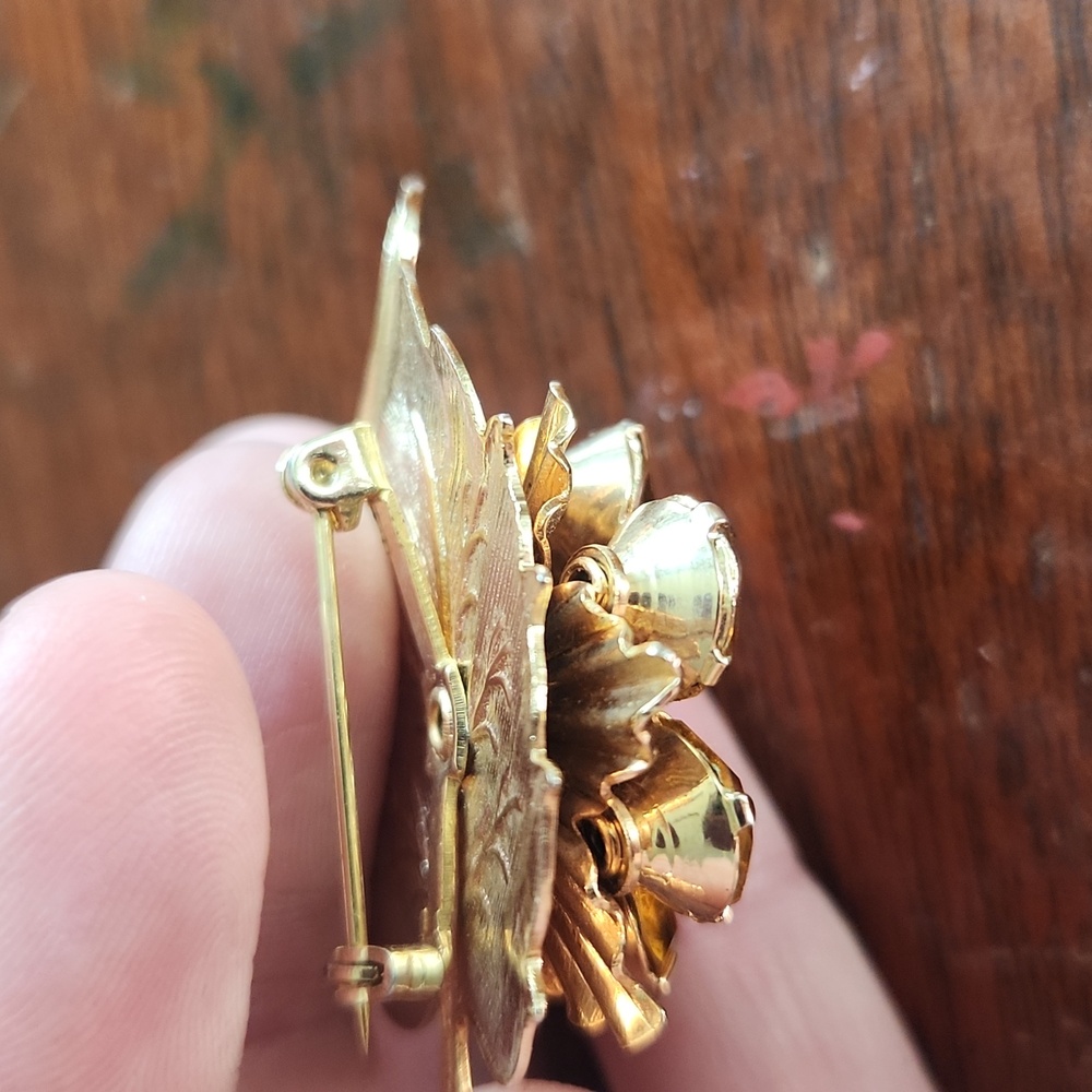 Elegant Vintage Gold Leaf With Amber Glass Floral Design - Picture 4 of 4